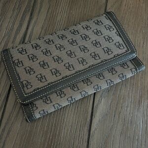 Dooney & Bourke wallet ✨